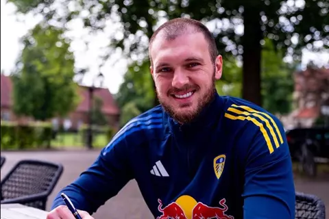  صفقات الدوري الإنجليزي.. ليدز يونايتد يعلن ضم حارس ليون 